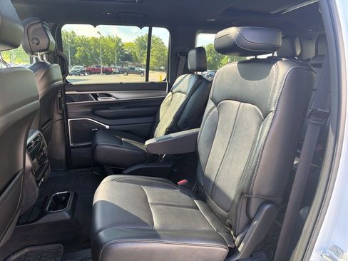 Used 2024 Jeep Wagoneer Series II w/ Convenience Group I AWD/4WD image 14