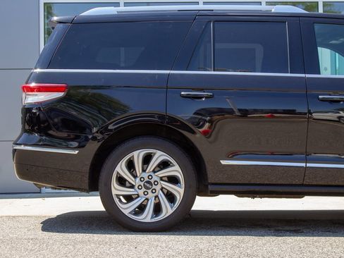 Used 2024 Lincoln Navigator Reserve AWD/4WD image 6
