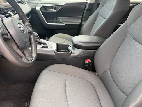 Used 2024 Toyota RAV4 XLE AWD/4WD image 9