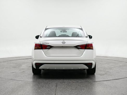 Used 2025 Nissan Altima 2.5 SV FWD image 7