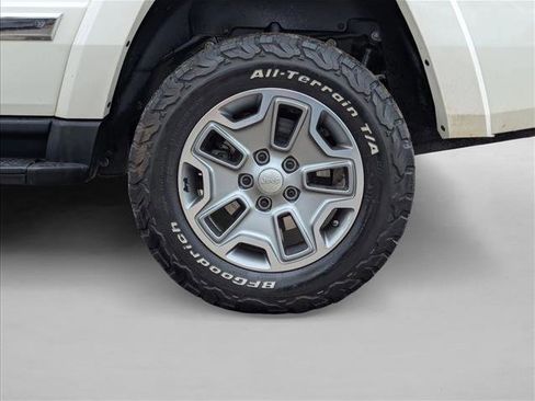 Used 2008 Jeep Commander Limited AWD/4WD image 9