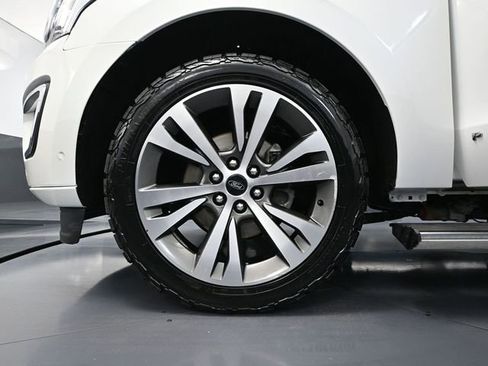 Used 2021 Ford Expedition Platinum image 17