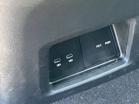 Used 2024 Volkswagen Atlas Cross Sport SE w/ Panoramic Sunroof Package FWD image 15