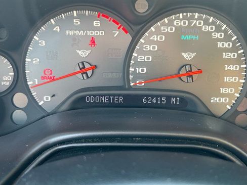 Used 2001 Chevrolet Corvette Convertible w/ Preferred Equipment Group2 RWD image 30