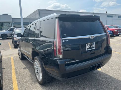 Used 2020 Cadillac Escalade Platinum AWD/4WD image 5