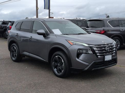 Used 2024 Nissan Rogue SV image 7