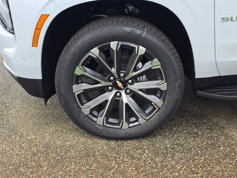 New 2026 Chevrolet Suburban High Country image 7