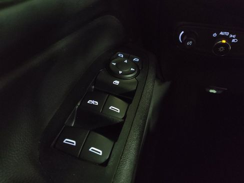 Used 2018 Chevrolet Equinox LT FWD image 27