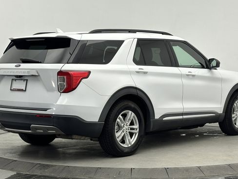 Used 2020 Ford Explorer XLT w/ Equipment Group 202A image 7