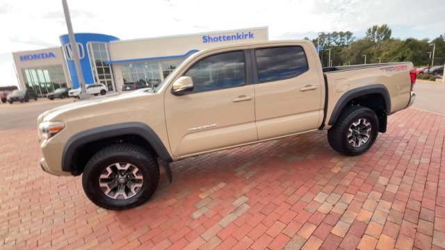 Used 2018 Toyota Tacoma TRD Off-Road AWD/4WD image 6
