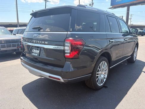 Used 2024 Ford Expedition Limited AWD/4WD image 8