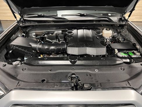 Used 2018 Toyota 4Runner TRD Off-Road Premium image 28