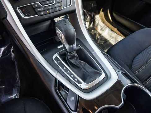 Used 2016 Ford Fusion SE FWD image 19