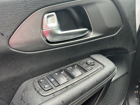 Used 2025 Chrysler Voyager LX image 12