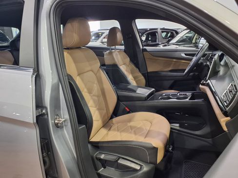 Used 2024 Volkswagen Atlas Cross Sport SE AWD/4WD image 19