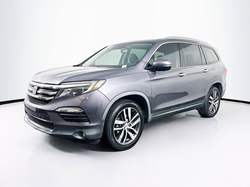 Used 2018 Honda Pilot Touring image 3
