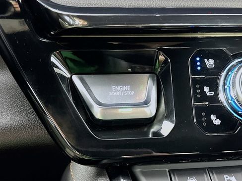 Used 2022 GMC Sierra 1500 AT4 w/ Technology Package AWD/4WD image 19