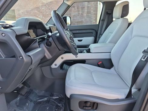 Used 2025 Land Rover Defender 110 X-Dynamic SE AWD/4WD image 9