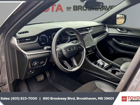 Used 2023 Jeep Grand Cherokee L Laredo AWD/4WD image 12