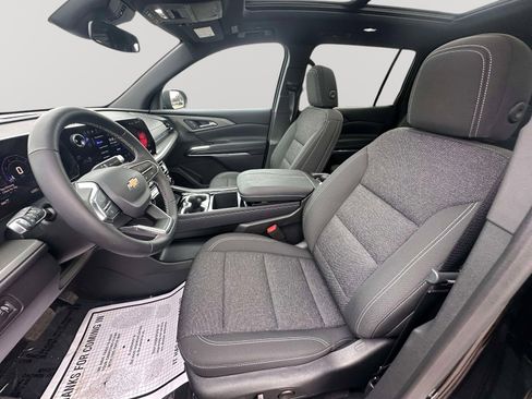 Used 2025 Chevrolet Traverse LT w/ Sun and Wheel Package image 26