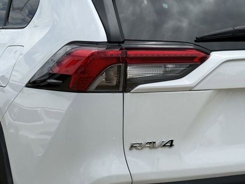 Used 2021 Toyota RAV4 LE AWD/4WD image 6