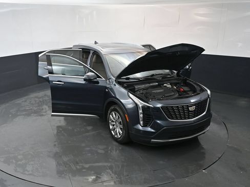 Used 2019 Cadillac XT4 Premium Luxury w/ Cold Weather Package AWD/4WD image 17