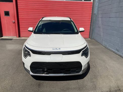 Used 2024 Kia Niro Wind w/ Wind Preserve Package FWD image 7