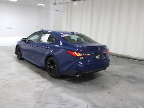 Used 2025 Toyota Camry SE FWD image 7