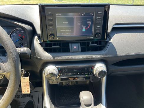 Used 2021 Toyota RAV4 LE AWD/4WD image 22