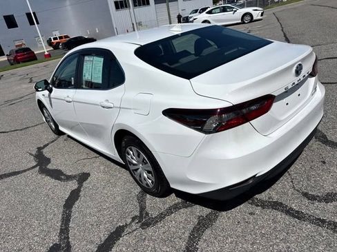 Used 2021 Toyota Camry LE FWD image 9
