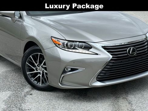 Used 2017 Lexus ES 350 w/ Luxury Package image 5