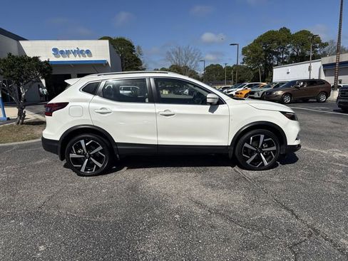 Used 2022 Nissan Rogue Sport SL w/ Premium Package image 4