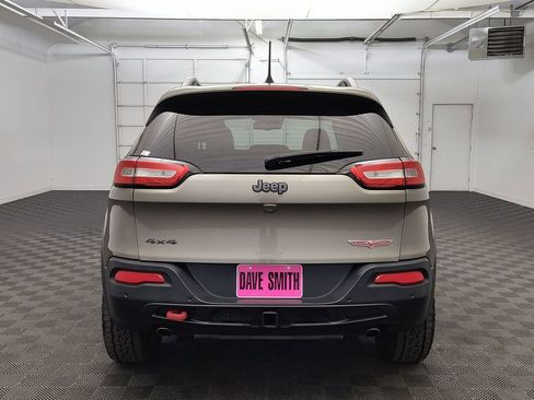 Used 2016 Jeep Cherokee Trailhawk w/ Comfort/Convenience Group AWD/4WD image 10