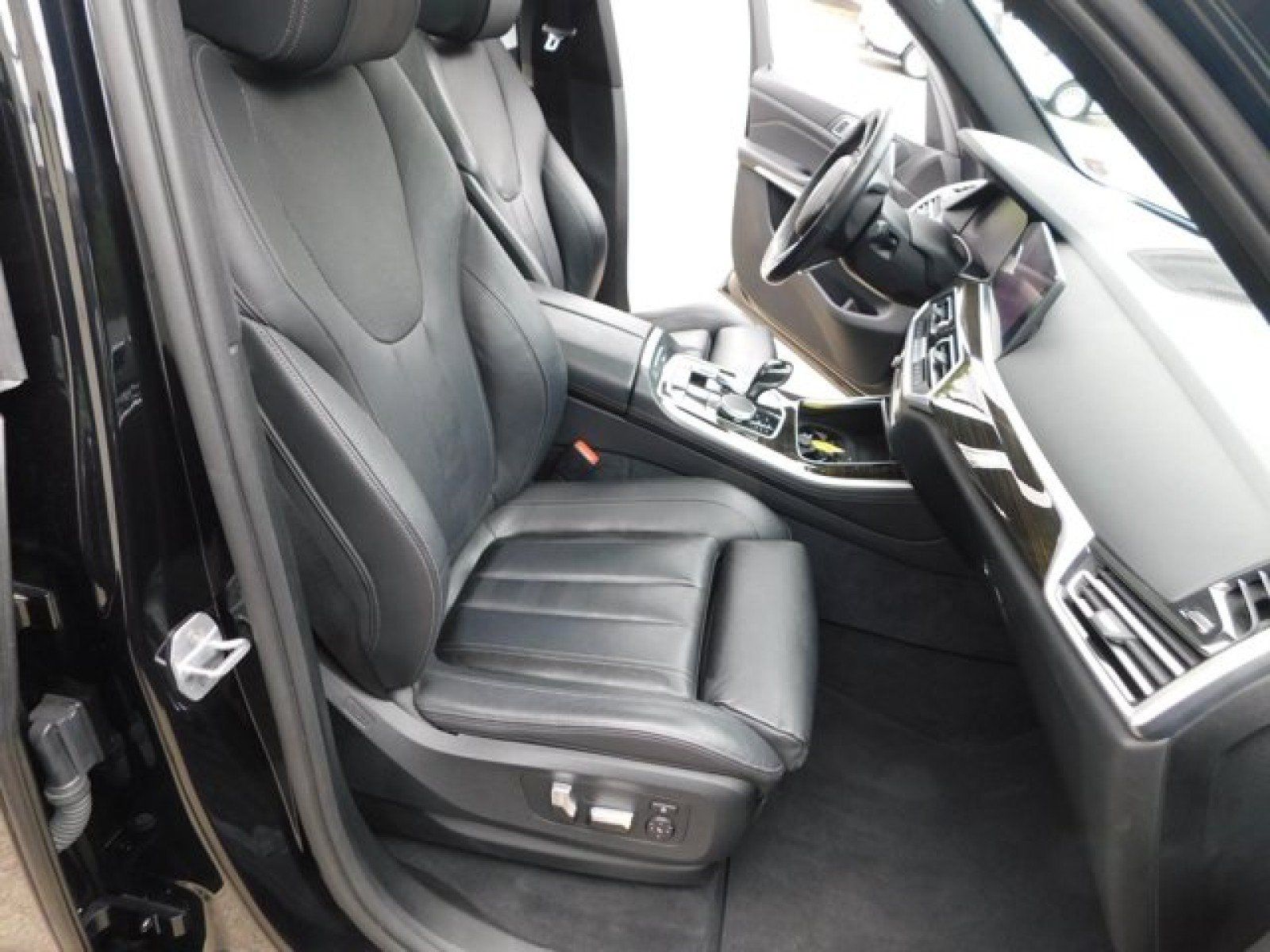 Used 2019 BMW X5 xDrive40i w/ Convenience Package AWD/4WD image 25