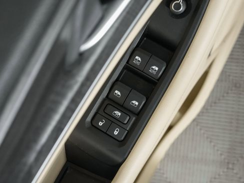 Used 2021 Jeep Grand Cherokee L Limited w/ Luxury Tech Group II image 38