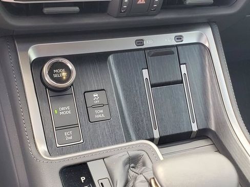 Used 2025 Lexus GX 550 w/ Cold Area Package AWD/4WD image 23
