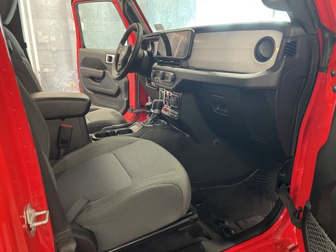 Used 2024 Jeep Gladiator Sport image 20