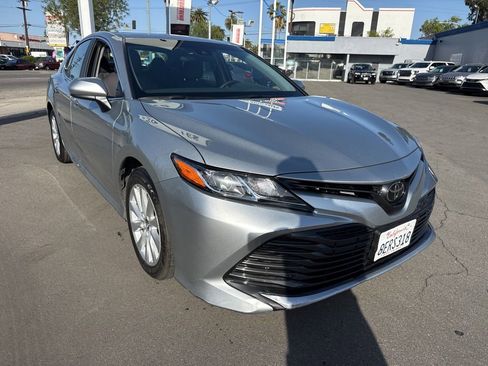 Used 2018 Toyota Camry LE image 1