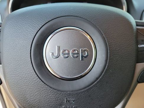 Used 2021 Jeep Grand Cherokee Laredo RWD image 27