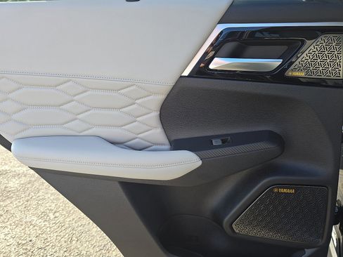 New 2025 Mitsubishi Outlander AWD image 26