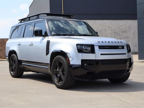 Used 2024 Land Rover Defender 130 X-Dynamic SE AWD/4WD image 2