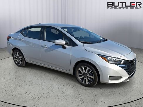 Used 2025 Nissan Versa SV FWD image 5