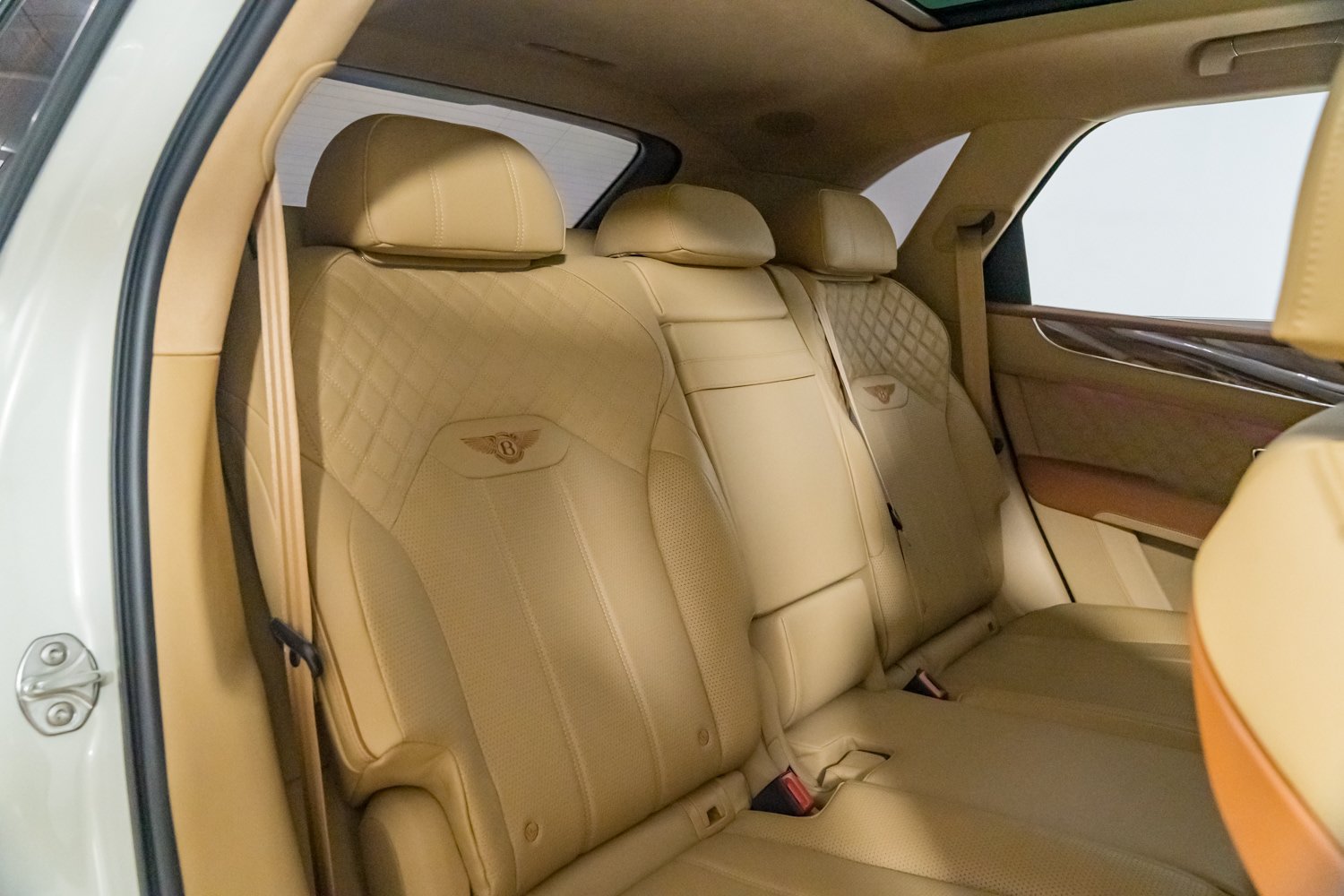 Used 2023 Bentley Bentayga AWD/4WD image 33