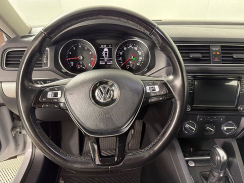 Used 2017 Volkswagen Jetta SE image 15