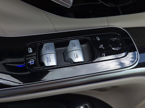 Used 2025 Mercedes-Benz S 580 4MATIC Sedan image 34