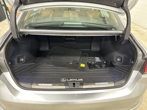 Used 2025 Lexus ES 350 w/ Premium Package FWD image 32