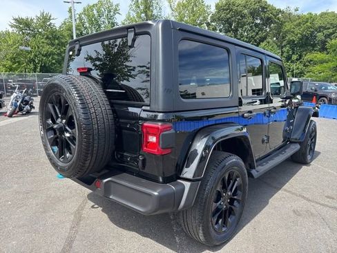 Used 2023 Jeep Wrangler Unlimited Sahara w/ Cold Weather Group AWD/4WD image 16