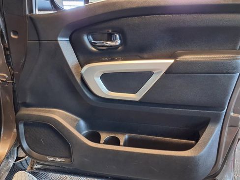 Used 2017 Nissan Titan SL AWD/4WD image 10