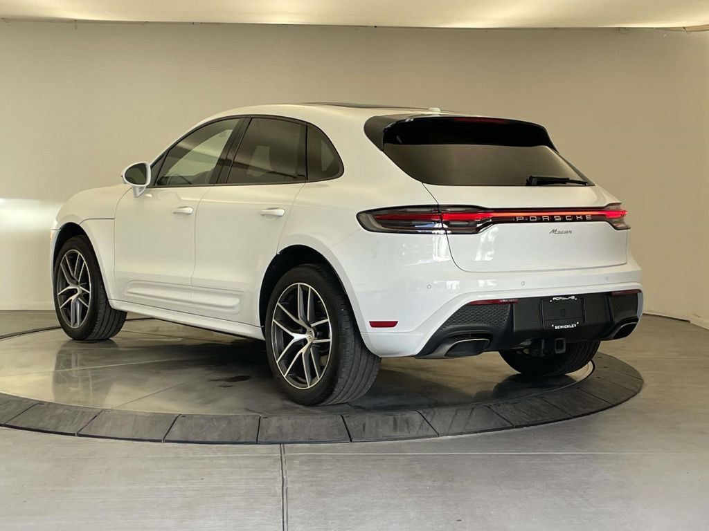Certified 2026 Porsche Macan AWD/4WD image 3