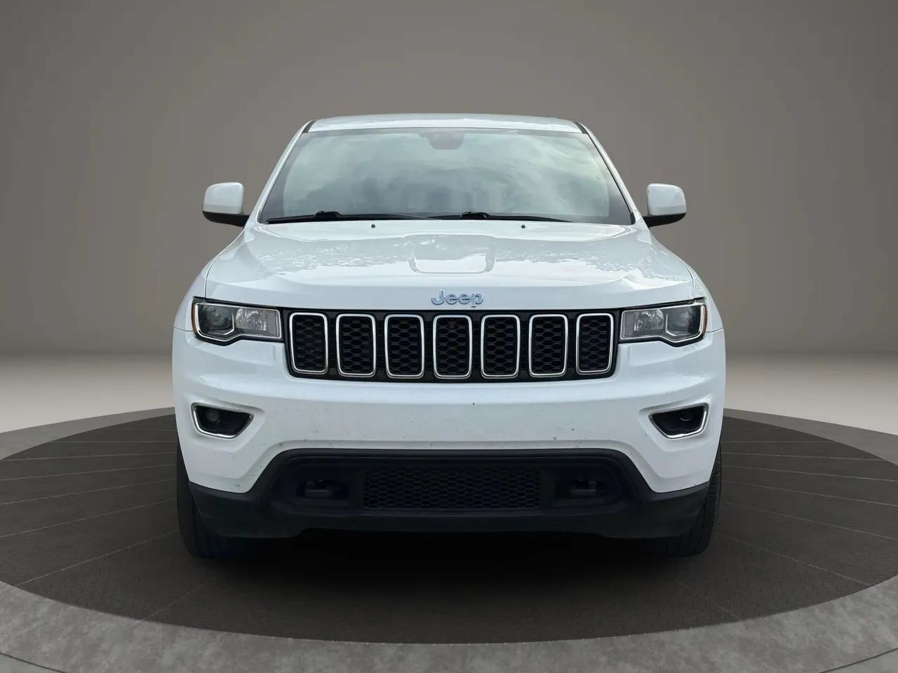 Used 2019 Jeep Grand Cherokee Laredo AWD/4WD image 2